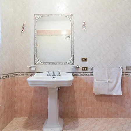 Rux Villa Parabita